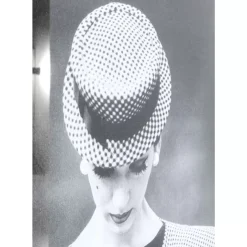 Gerahmtes Bild Reading Beauty 85X105Cm