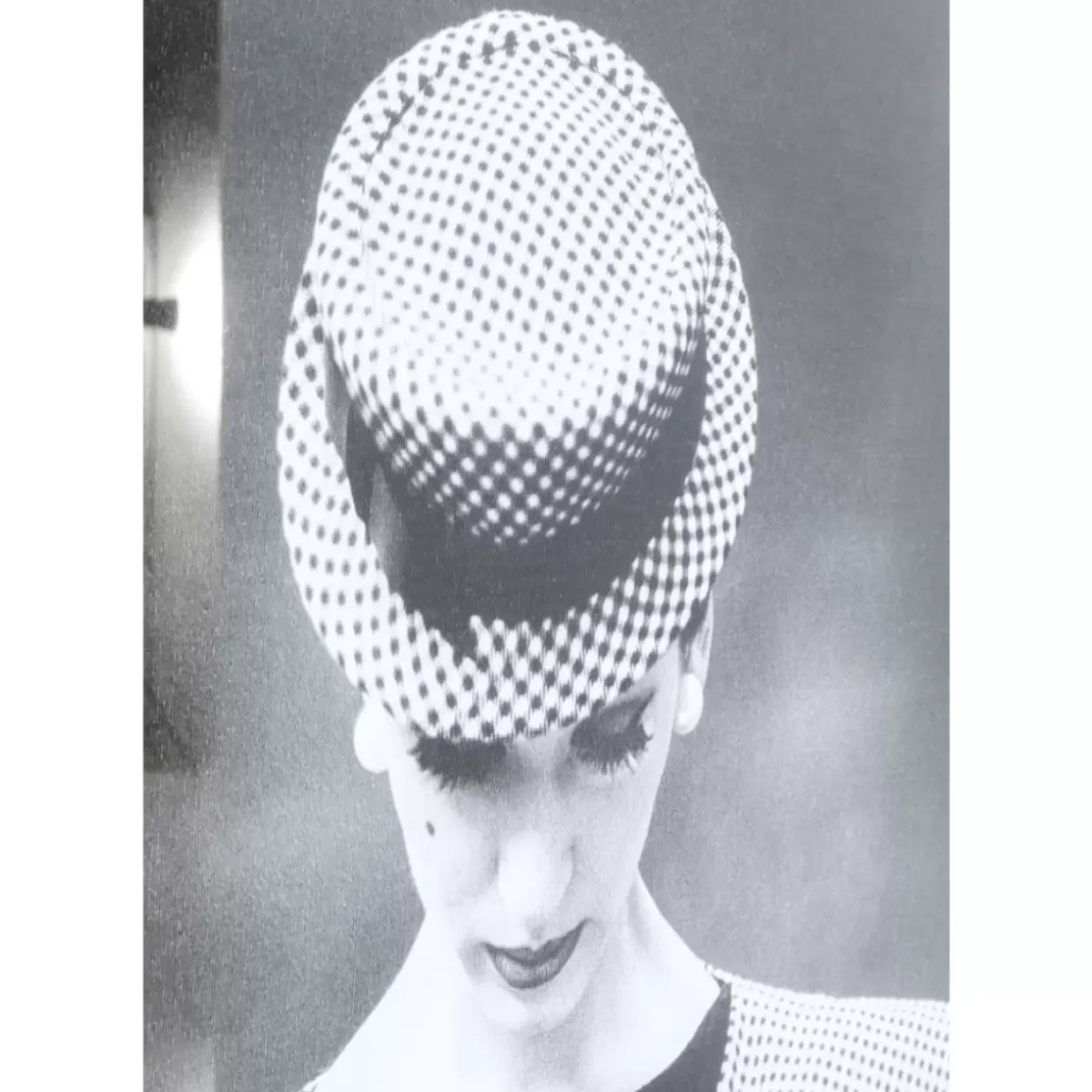 Gerahmtes Bild Reading Beauty 85X105Cm