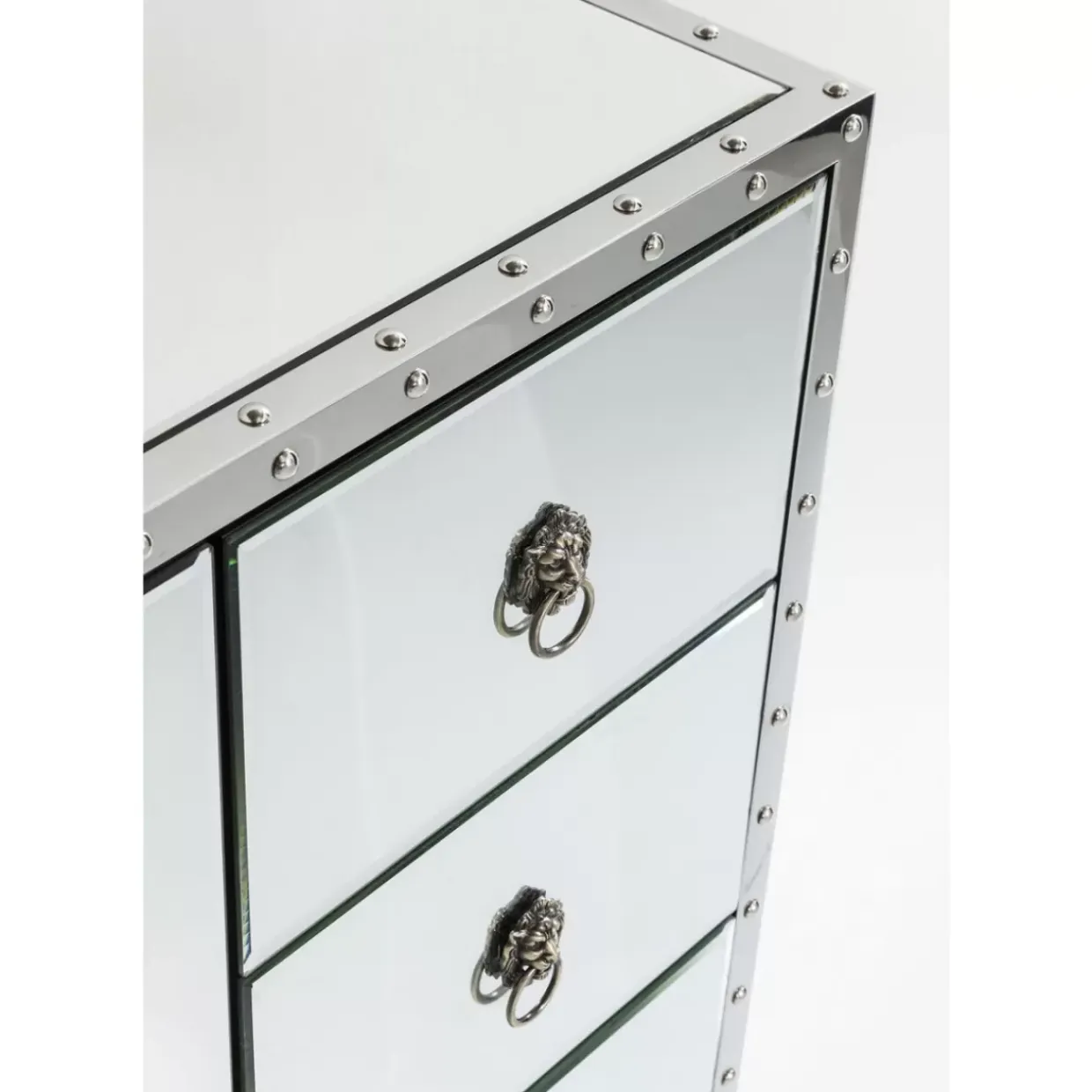 Sideboard Rivet